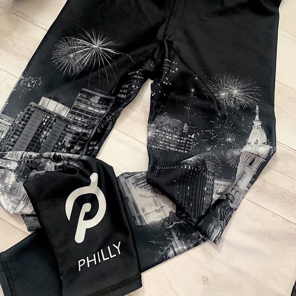 Peloton XL Leggings with Free Tanks (L)